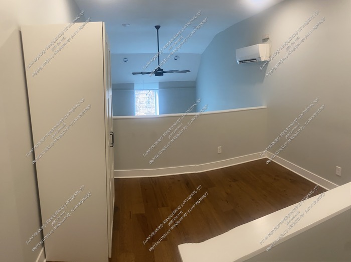 Building Photo - 810 Plum St