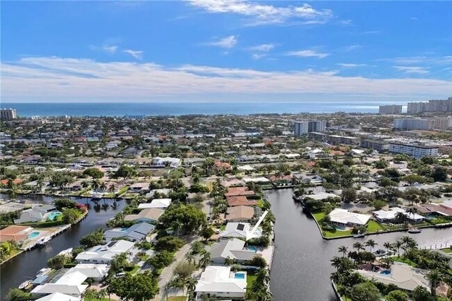 Building Photo - 2830 NE 55th St