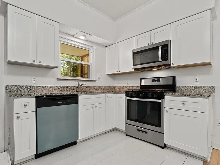 Building Photo - 179 Frank St