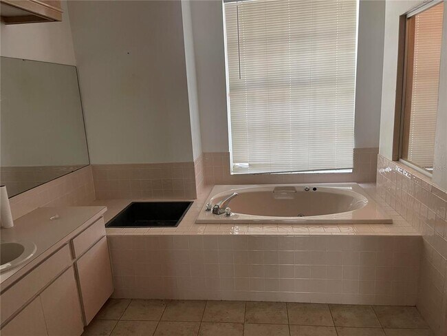 Building Photo - 2772 Challenger Dr