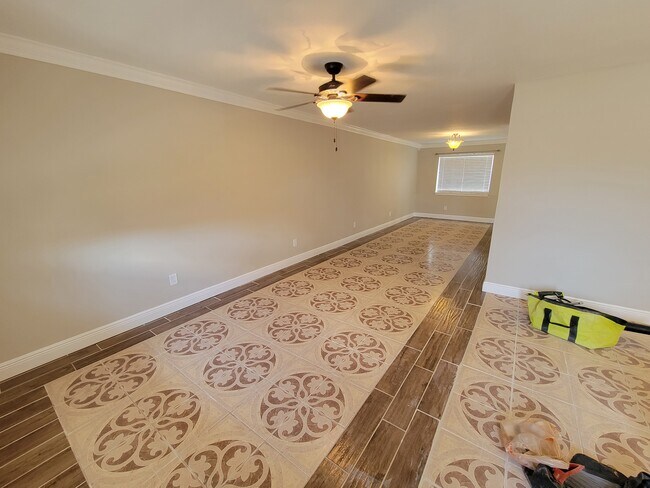 Building Photo - 810 Springvale Dr