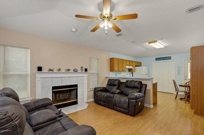 Building Photo - 3 bedroom 2 bath house in the heart of Ora...