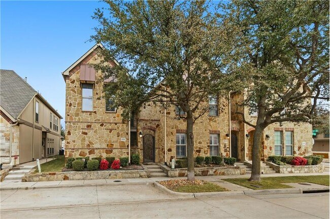 Building Photo - 8808 Paradise Dr