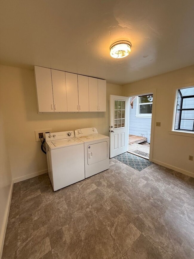 Building Photo - 3 Bedroom/ 2 bathroom Home in Cotati