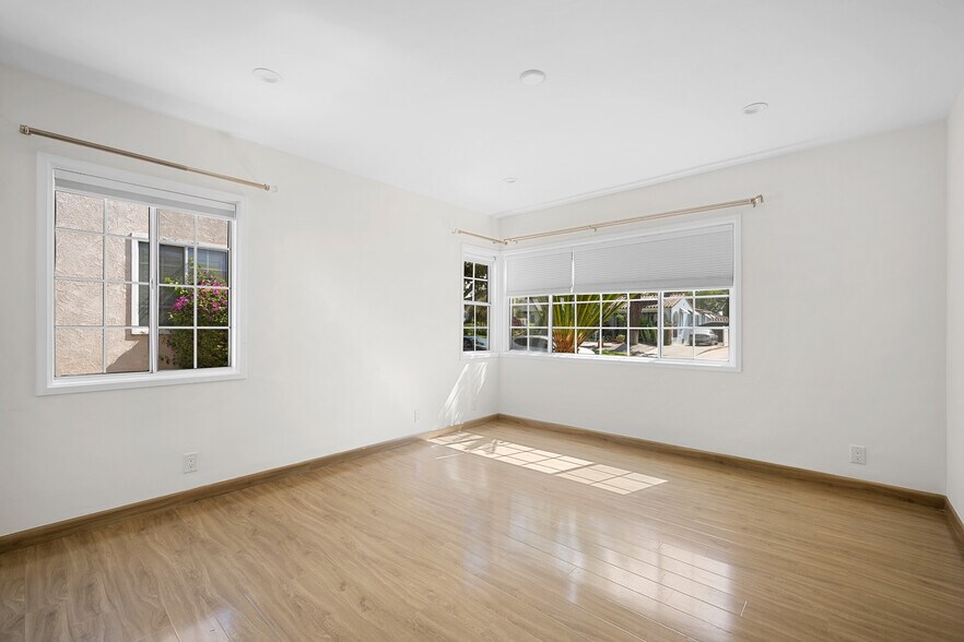 Building Photo - 905 Graynold Ave