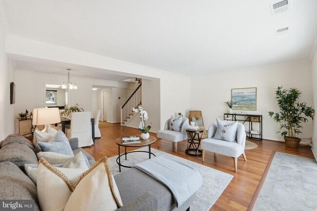 Building Photo - 3233 S Leisure World Blvd