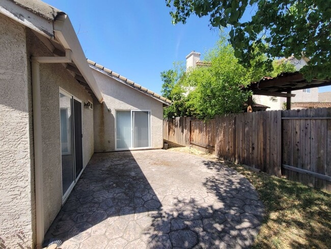 Building Photo - Elk Grove