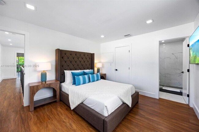 Building Photo - 1651 SW 13th Ave