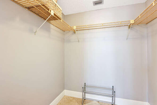 Building Photo - 4200 N Ocean Dr