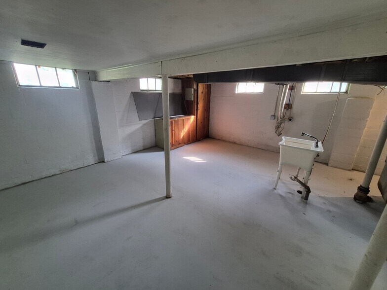 Building Photo - 2038 Copeman Blvd