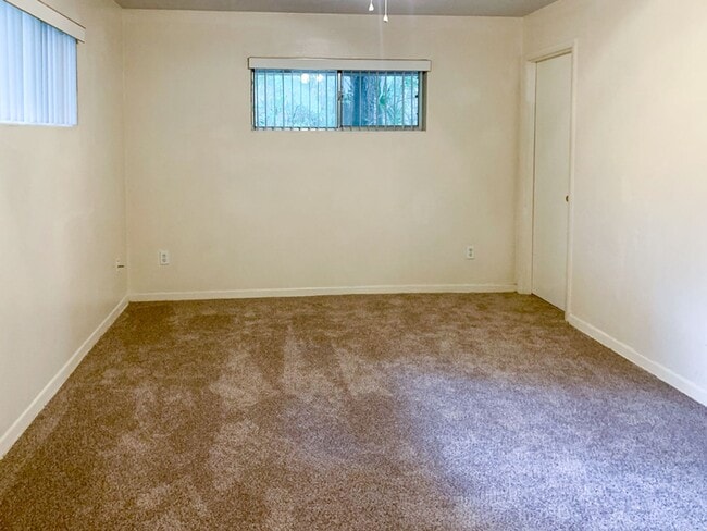 Building Photo - Pet Friendly 4BR/3BA Bedroom House - Available Mid-June!