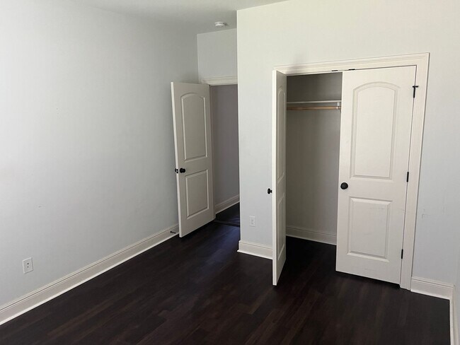 Building Photo - 101 Lexi Falls Ln