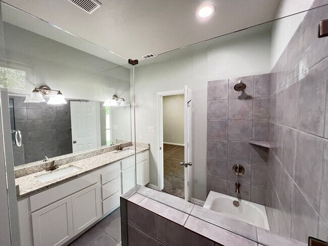 Building Photo - Lovely home for rent in Ennis, TX!