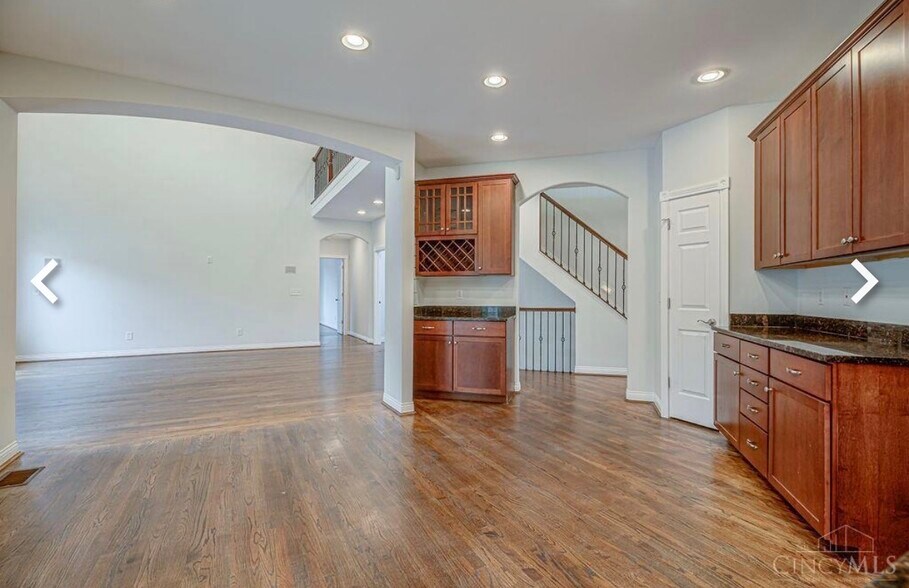 Building Photo - 3323 Devonian Dr