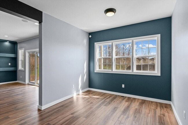 Building Photo - 1306 S Roberto Rd