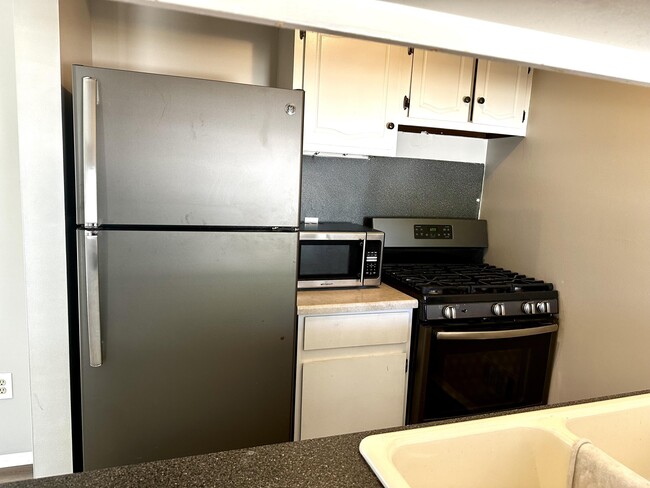 Building Photo - 28426 Longmeadow Ln