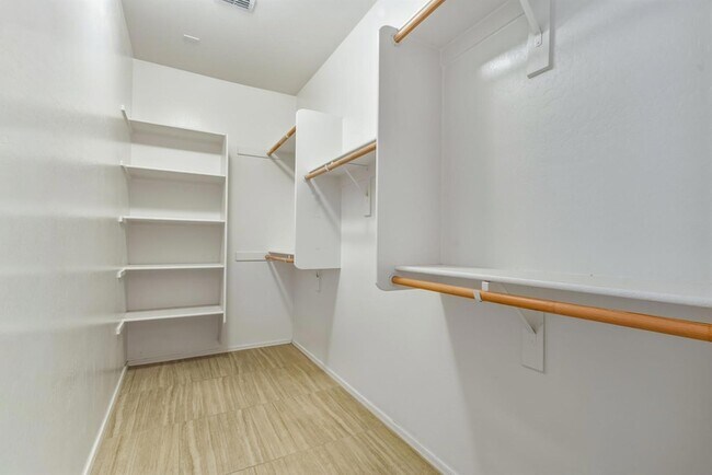 Building Photo - 9233 W Dreyfus Dr