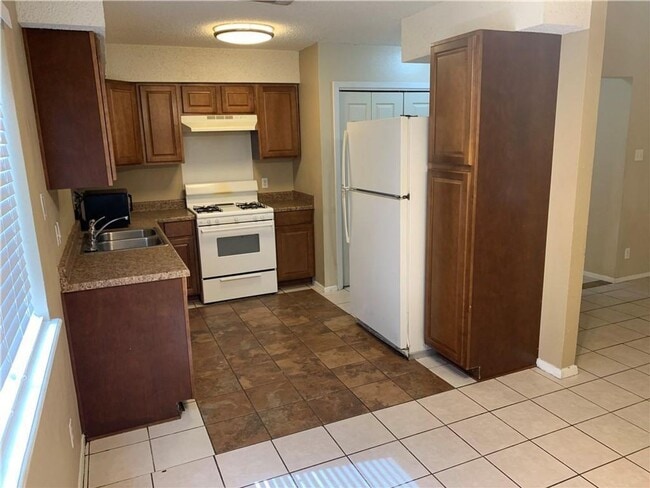 Building Photo - 7208 Creekside Dr