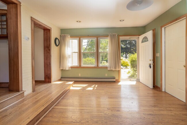 Building Photo - 3335 Sunnyview Ln