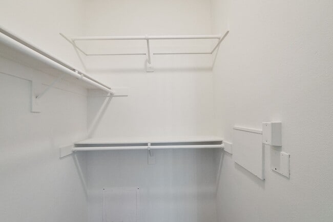 Building Photo - Stylish 2-Bedroom Condo with Resort Amenit...