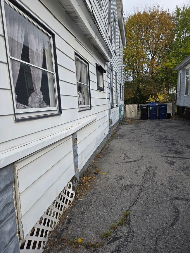 Building Photo - 128 Dale St