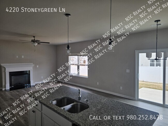 Building Photo - 4220 Stoneygreen Ln