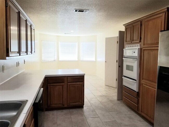 Building Photo - 19330 Larissa Dr