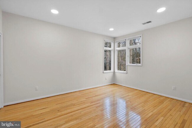 Building Photo - 1460 Waterfront Rd