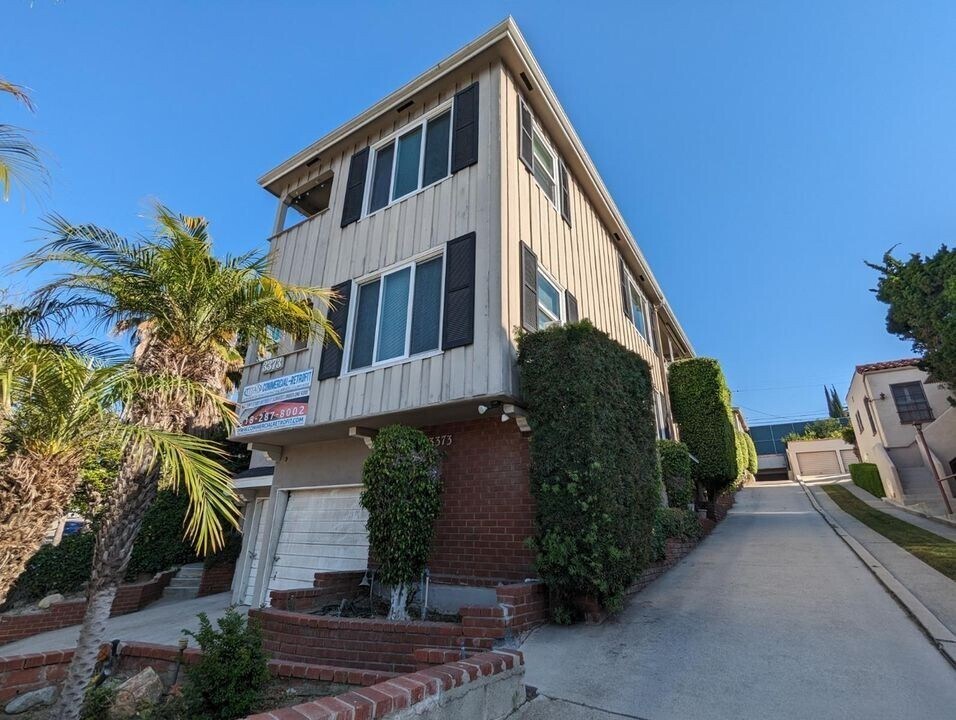 Building Photo - 3373 Rowena Ave
