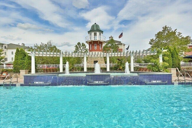 Building Photo - 10 Bridge Ln