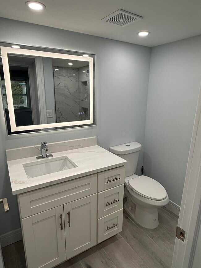 Building Photo - 216 Normandy Ln