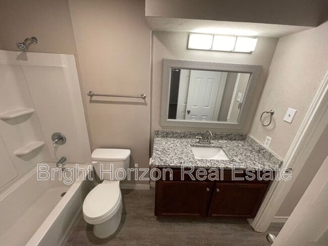 Building Photo - 1017 Mullins St