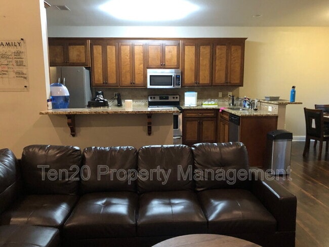 Building Photo - 2 Golden Eagle Ct