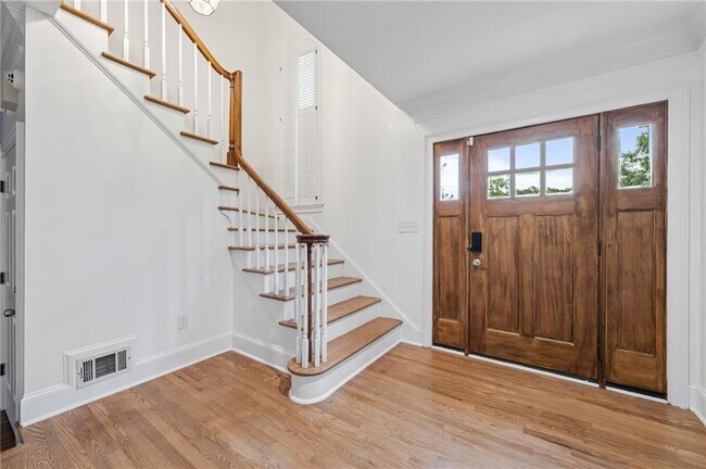 Building Photo - 1809 Shelburne Ridge