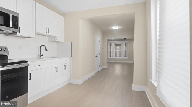 Building Photo - 5981 N 21st St