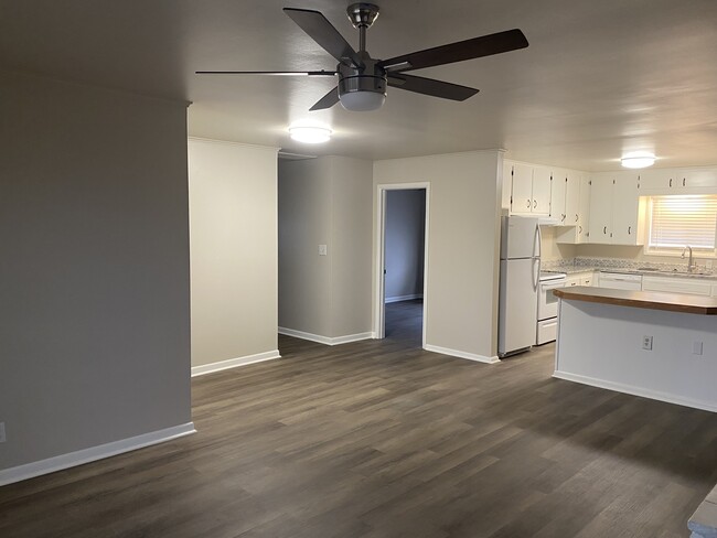 Dining Area - 5333 E 17th St