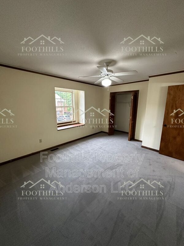 Building Photo - 415 Nelson Dr