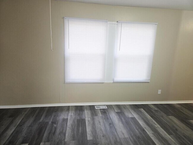 Building Photo - 7926 E 35th St