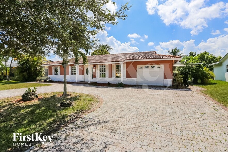 Building Photo - 4006 NW 76th Ave