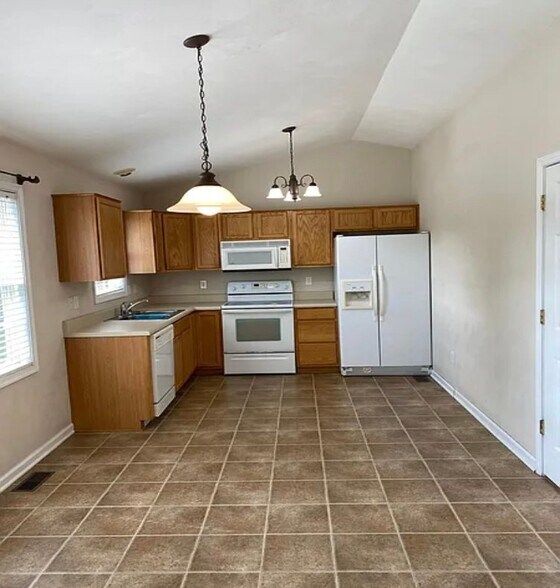 Building Photo - 890 New Village Dr NW