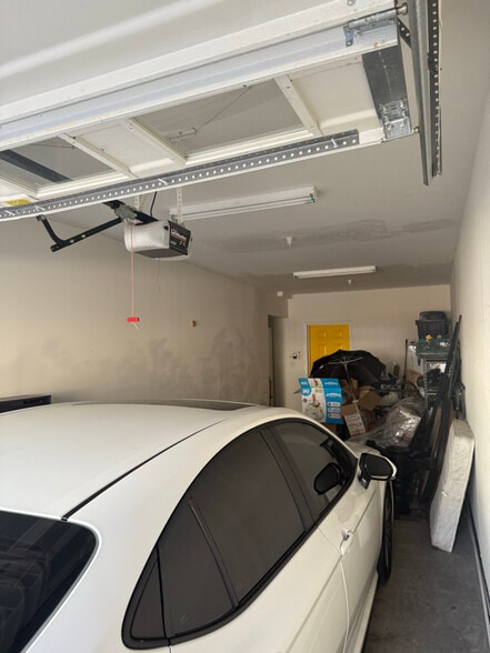 Building Photo - 704 River Rock Way