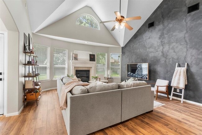 Building Photo - 1318 Wealden Forest Dr