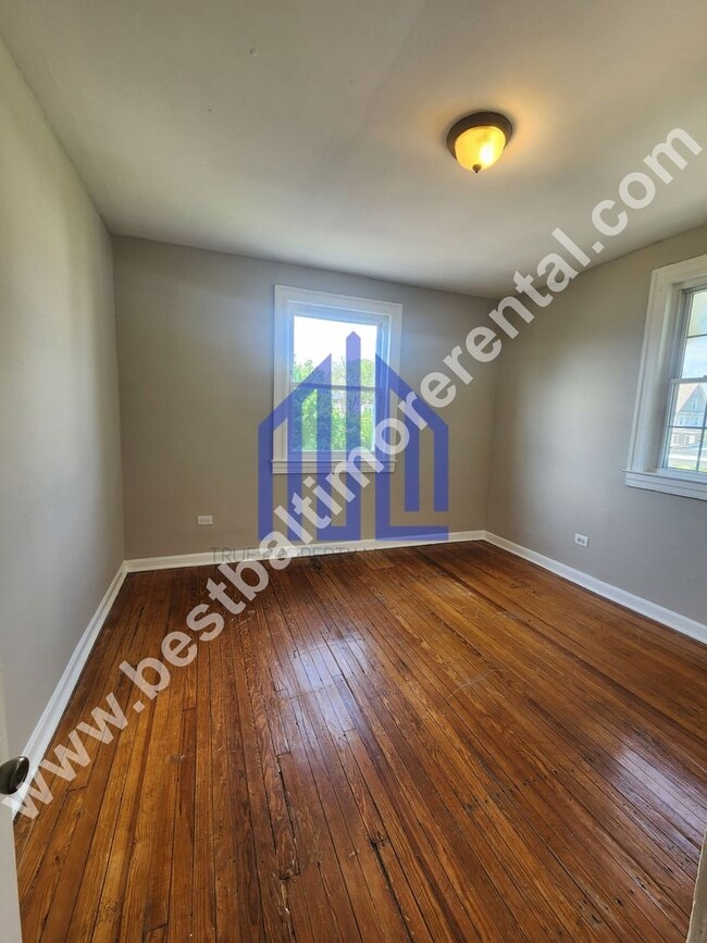 Building Photo - Spacious 8 Bedroom Single Family House in ...