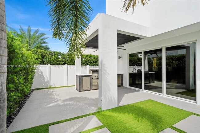 Building Photo - 9730 NW 75th Terrace