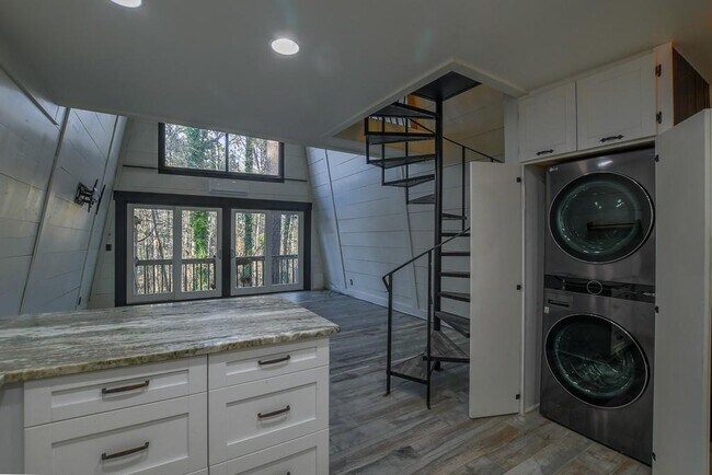 Building Photo - 3200 Rim Cove Dr