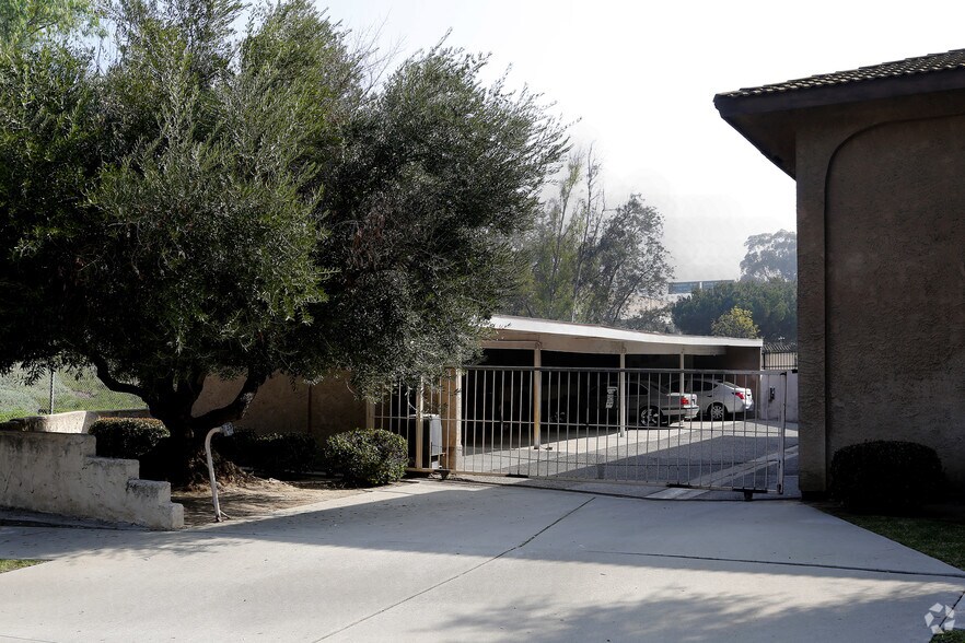 Building Photo - 3500 Cedar Ave