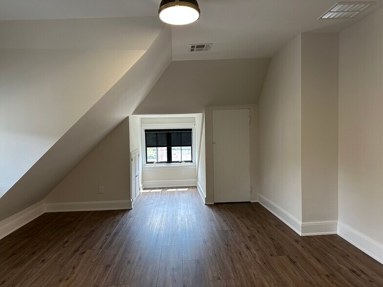 Building Photo - 60 Maple Ave
