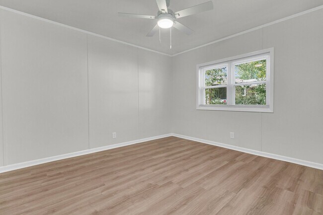 Building Photo - Charming 2BR/1BA Apartment in the Heart of Summerville