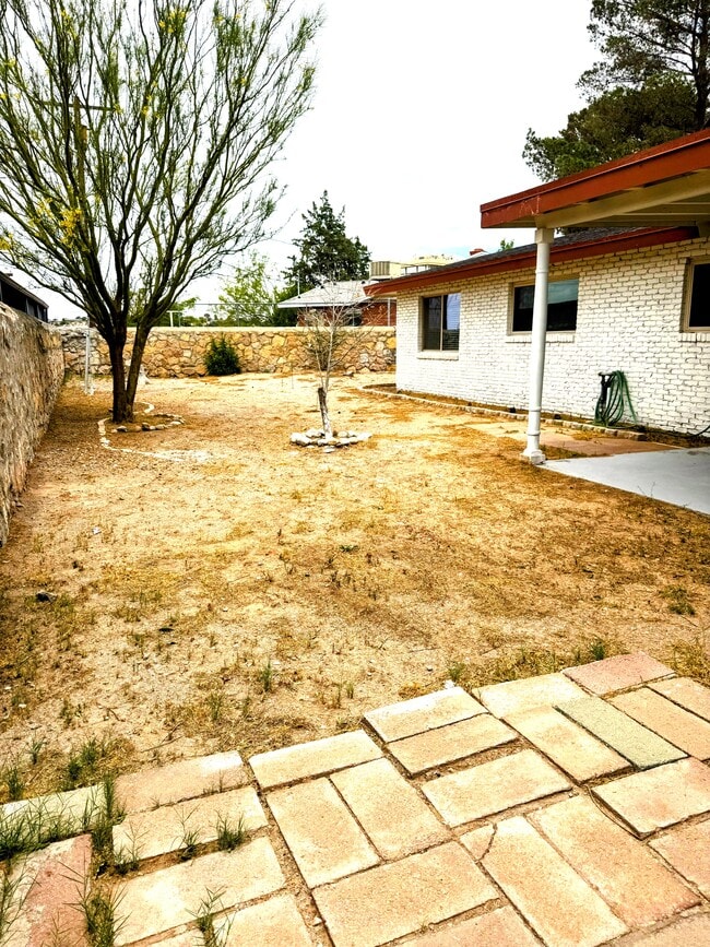 Building Photo - 139 Clairemont Rd