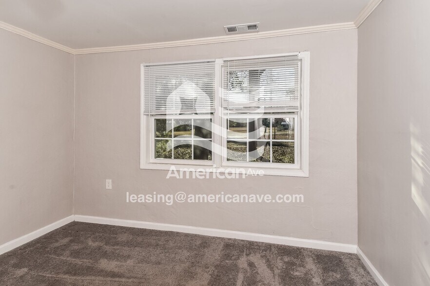 Building Photo - 305 Virginia Ave